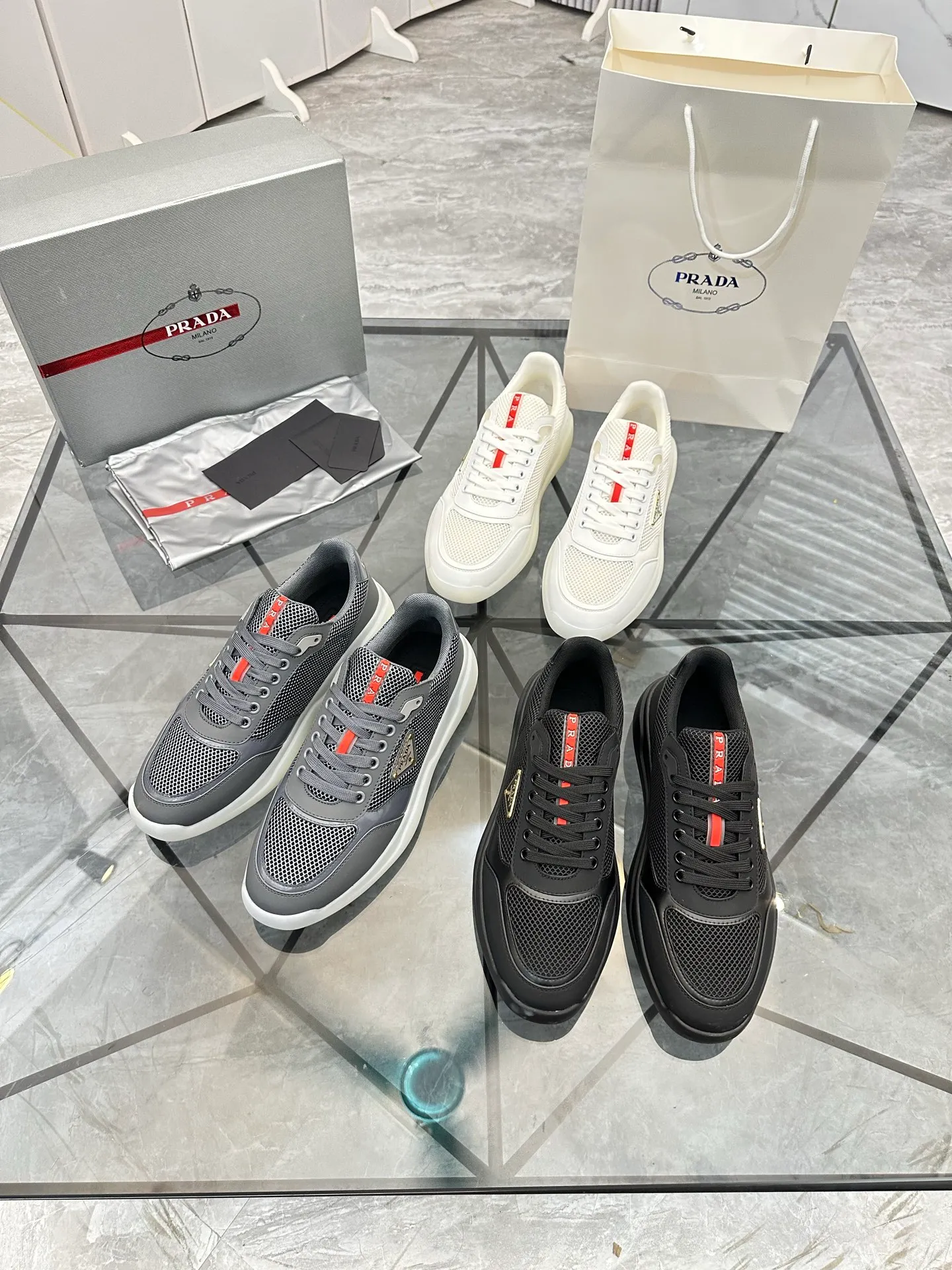 Men's shoes for sale 💰: 💰P620¥ High-end top quality Product trademark: Prada *"Prada*" low-top casual shoes Regular size: 38-45 (can be customized to 46) Product materials: Upper imported first-layer cowhide spliced ​​with original fabric, breathable lining, cowhide foot pads, original outsole. No.: 001